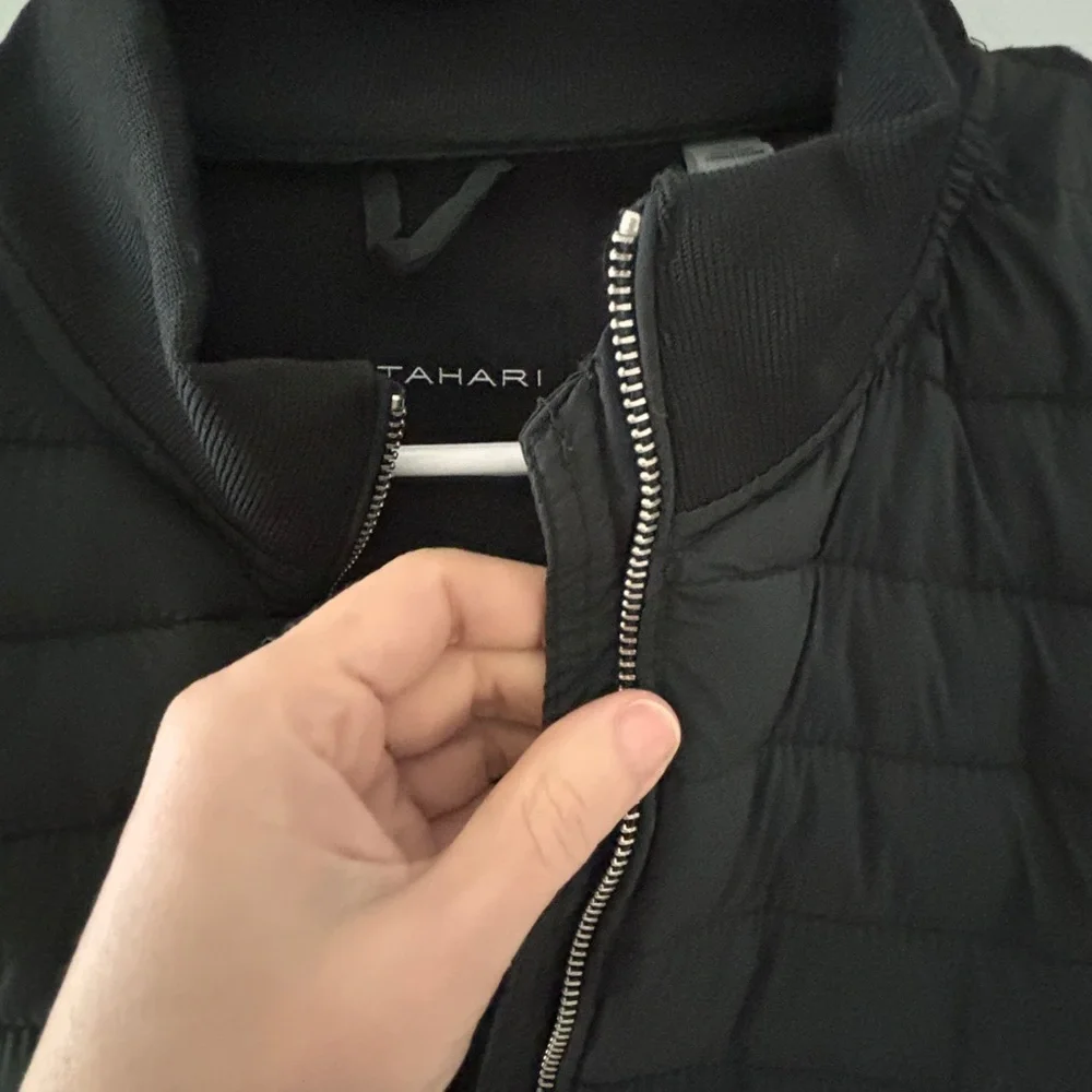 Tahari Mens Black Puffer Vest Jacket Down Alternative Zip Up Small S Like New